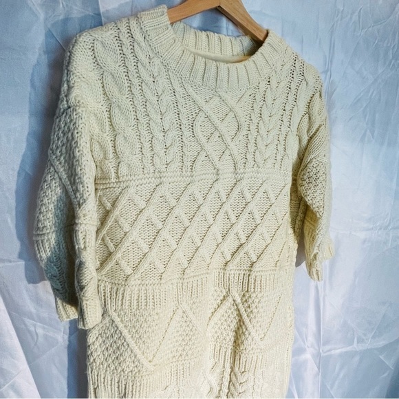 Forever 21 Sweater, Eggshell heavy cable knit. Sz Small Misses. Short sleeves. - Picture 2 of 7